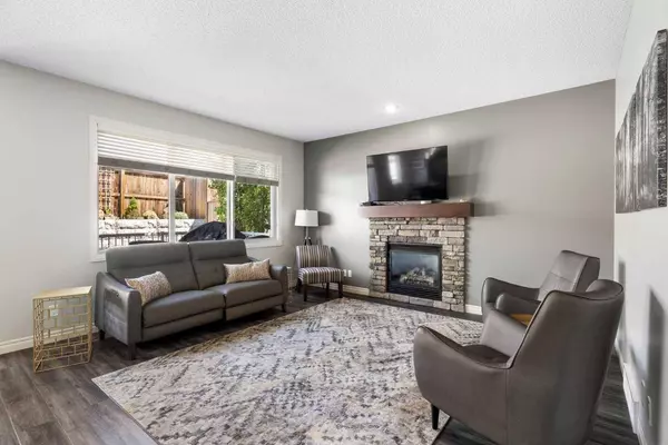 209 Heritage BLVD, Cochrane, AB T4C 0S6