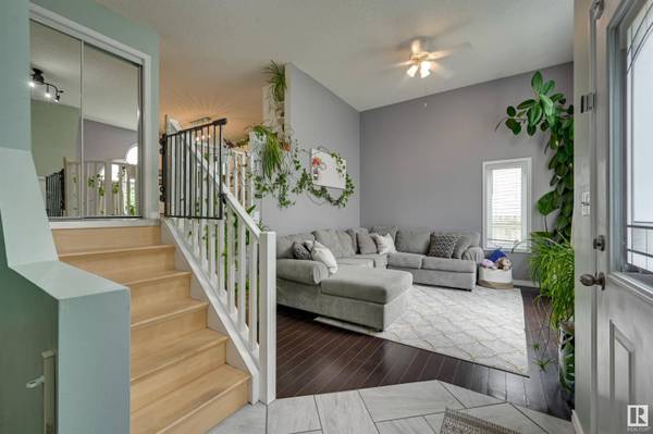 4006 37A AV NW, Edmonton, AB T6L 7A1