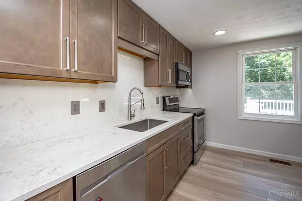 3990 Willow Run Rd, Beavercreek, OH 45430