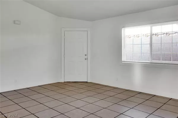 7612 Velvet Canyon Avenue, Las Vegas, NV 89128