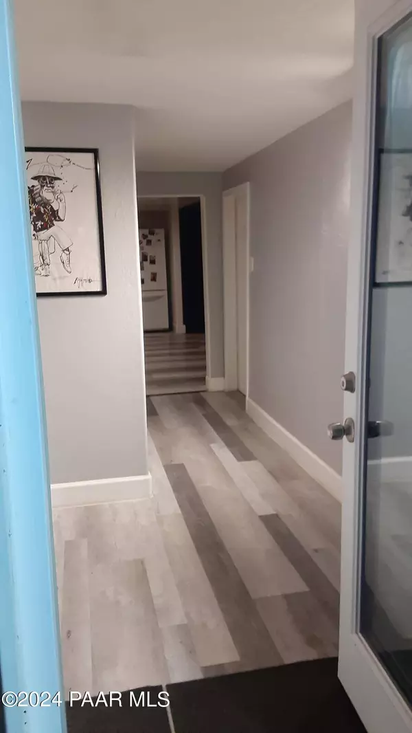 22650 W Old Highway 66, Seligman, AZ 86337