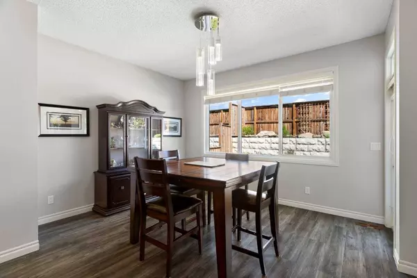 209 Heritage BLVD, Cochrane, AB T4C 0S6