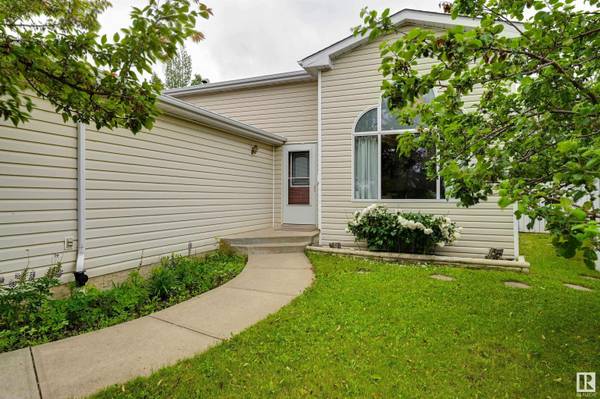 4006 37A AV NW, Edmonton, AB T6L 7A1