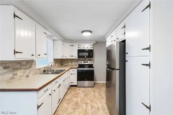 2441 49th ST NE, Canton, OH 44705