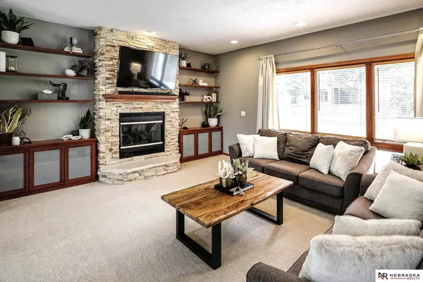 4014 N 152 Avenue, Omaha, NE 68116