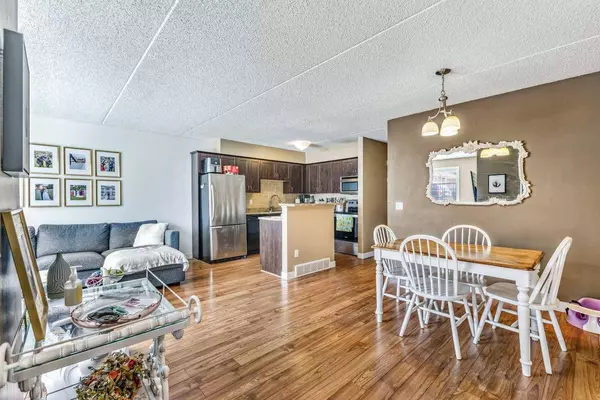 2200 Woodview DR SW #905, Calgary, AB T2W 3N6