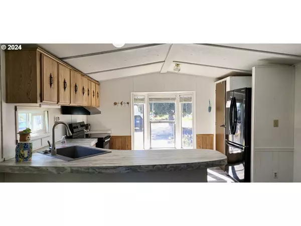 7080 THURSTON RD, Springfield, OR 97478