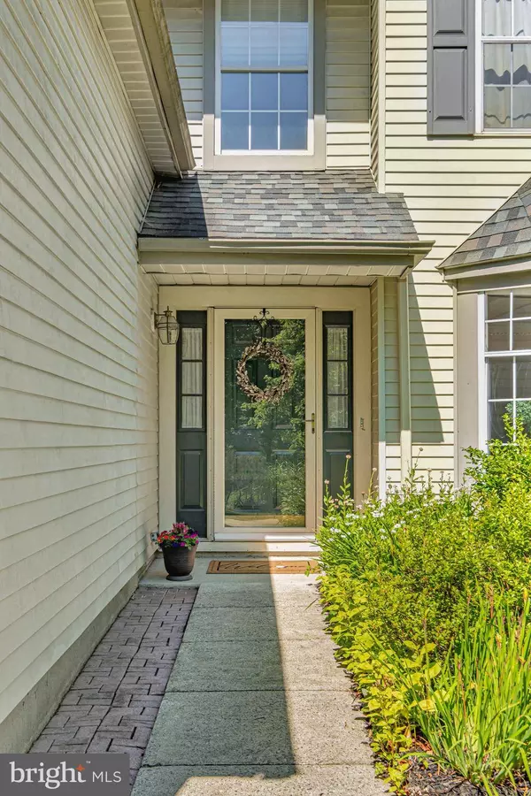 10 COOKS MILL CT, Mount Laurel, NJ 08054