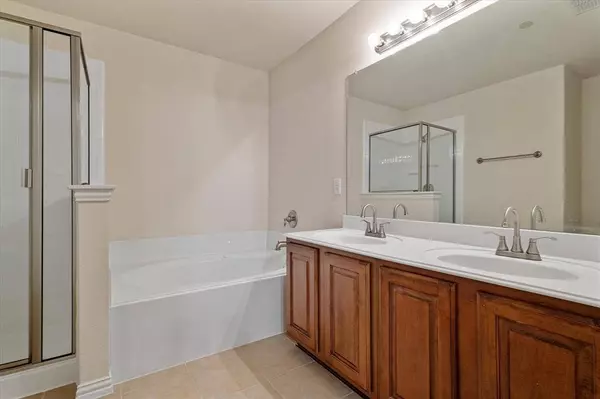 2411 Durango Ridge Drive, Bedford, TX 76021