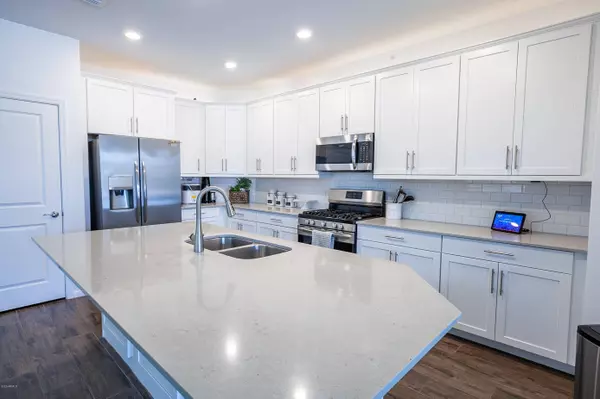 9414 W MINNEZONA Avenue, Phoenix, AZ 85037