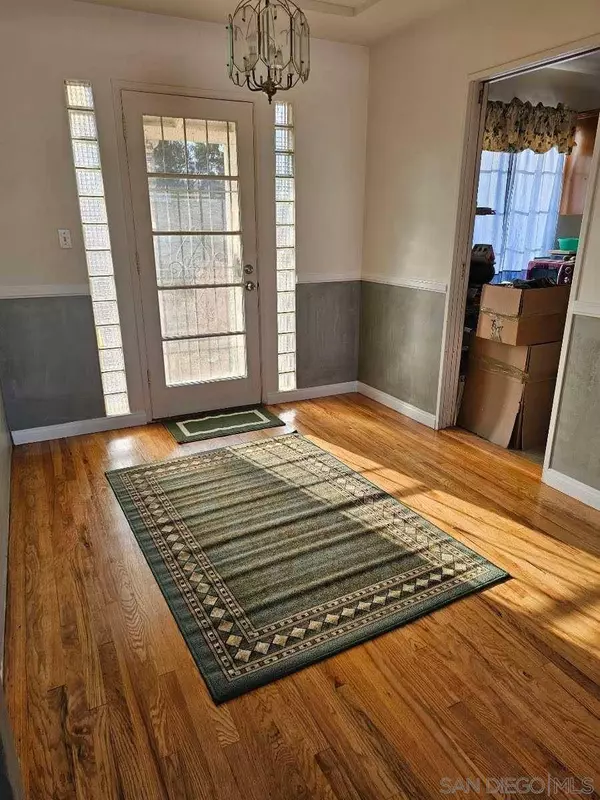 1879 Skyline Dr, Lemon Grove, CA 91945