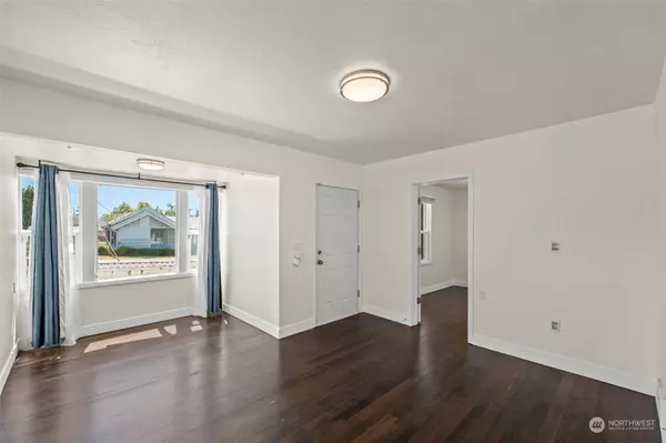 863 S 83rd ST, Tacoma, WA 98408