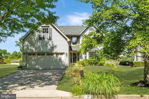 10 COOKS MILL CT, Mount Laurel, NJ 08054