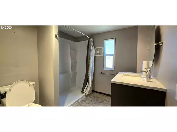 7080 THURSTON RD, Springfield, OR 97478