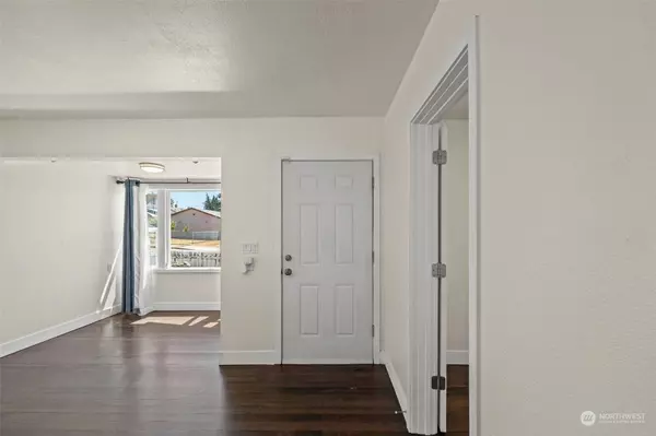 863 S 83rd ST, Tacoma, WA 98408