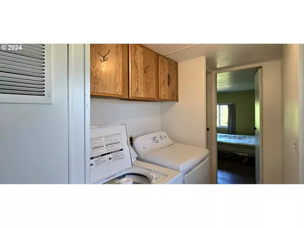 7080 THURSTON RD, Springfield, OR 97478