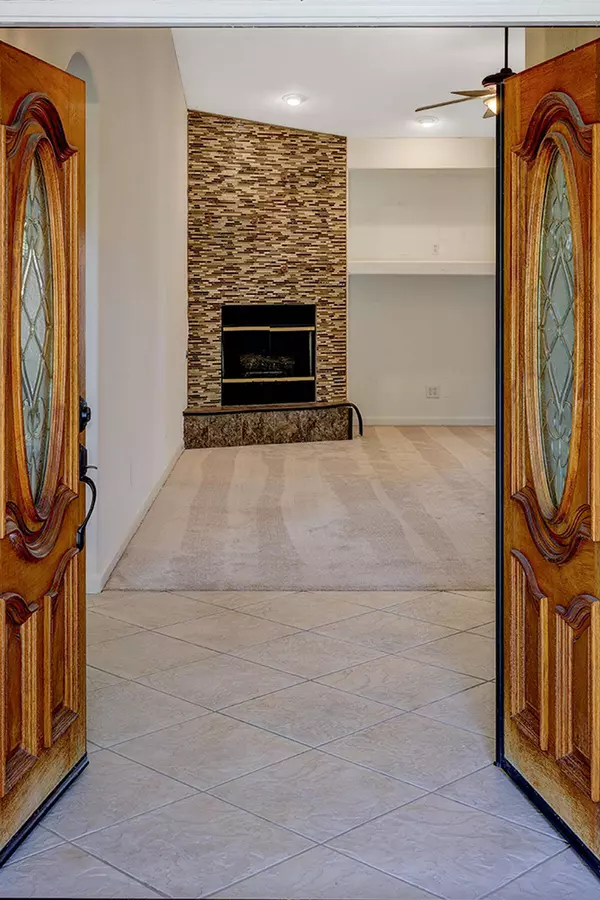 2510 W Vine Court, Visalia, CA 93291