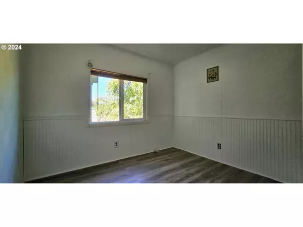 7080 THURSTON RD, Springfield, OR 97478