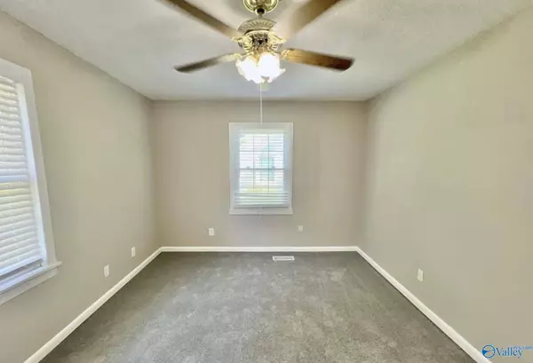 1925 Vanderbilt Circle, Huntsville, AL 35801