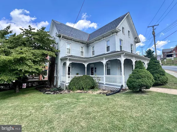 9 GEORGE W, Yoe, PA 17313