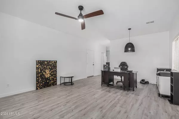 5556 E QUIET RETREAT --, Florence, AZ 85132