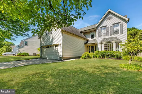 10 COOKS MILL CT, Mount Laurel, NJ 08054