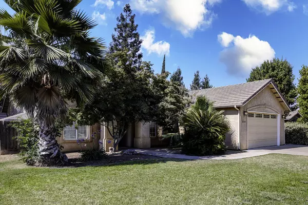 2510 W Vine Court, Visalia, CA 93291