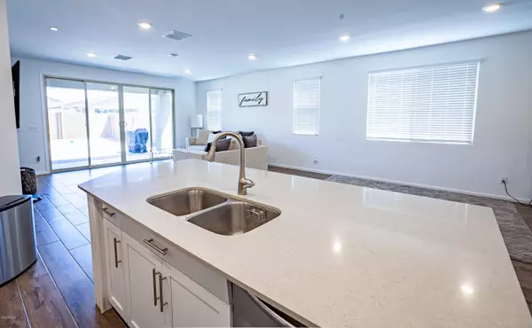 9414 W MINNEZONA Avenue, Phoenix, AZ 85037