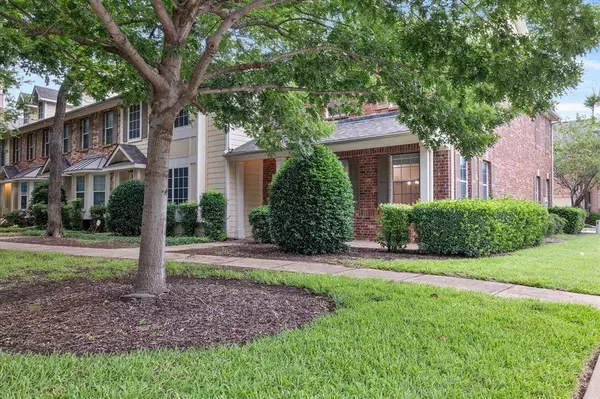 2411 Durango Ridge Drive, Bedford, TX 76021