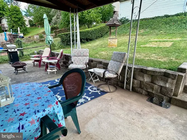 9 GEORGE W, Yoe, PA 17313