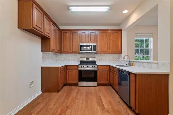 2411 Durango Ridge Drive, Bedford, TX 76021