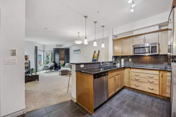 70 Royal Oak PLZ NW #206, Calgary, AB T3G 0C6