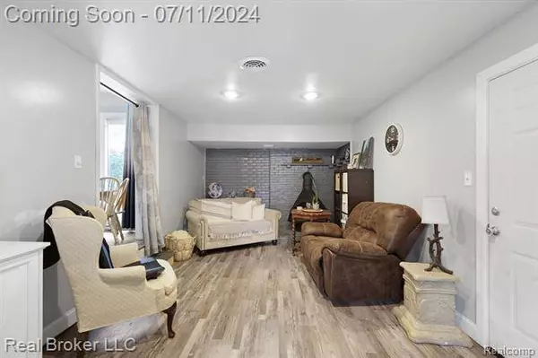 4074 BRISTOLWOOD Drive, Flint, MI 48507