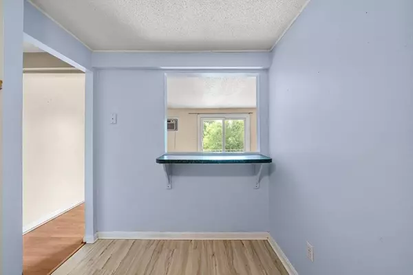 5 Birchwood Pt #301, Amesbury, MA 01913