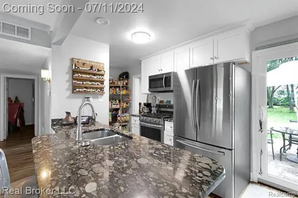 4074 BRISTOLWOOD Drive, Flint, MI 48507