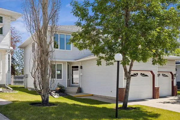 44 Scenic GDNS NW, Calgary, AB T3L1Y6