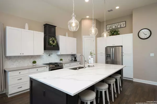 1722 KOSMAS DR, San Antonio, TX 78245-3296