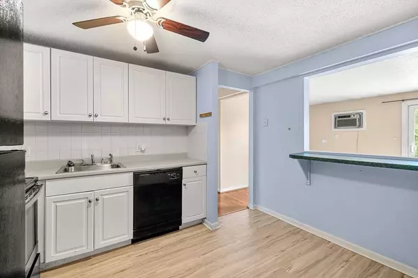 5 Birchwood Pt #301, Amesbury, MA 01913