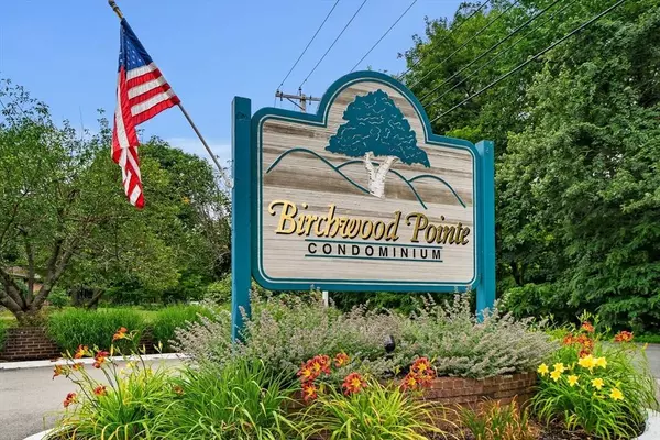 5 Birchwood Pt #301, Amesbury, MA 01913