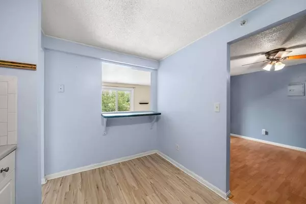 5 Birchwood Pt #301, Amesbury, MA 01913