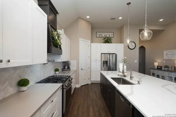 1722 KOSMAS DR, San Antonio, TX 78245-3296