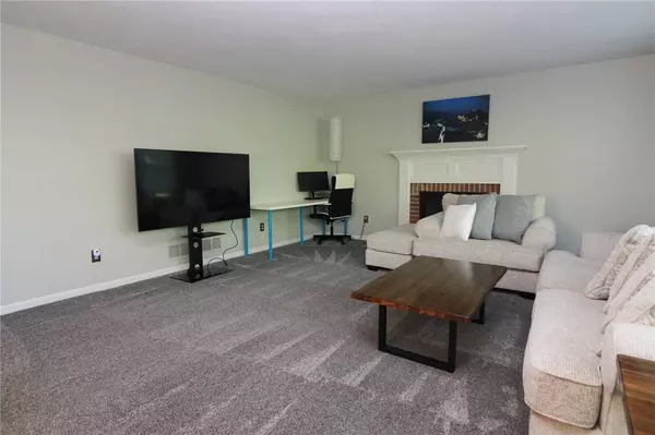 226 Randy Ln, Coraopolis, PA 15108