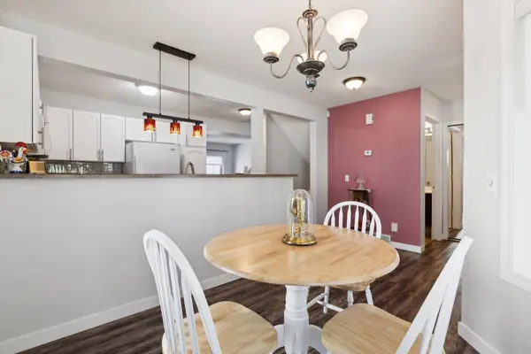 44 Scenic GDNS NW, Calgary, AB T3L1Y6