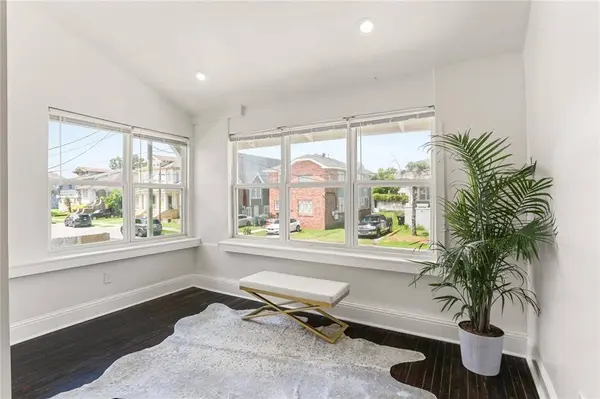 2239 PENISTON ST, New Orleans, LA 70115