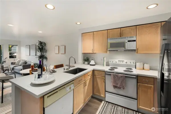 15711 Waynita WAY NE #H303, Bothell, WA 98011