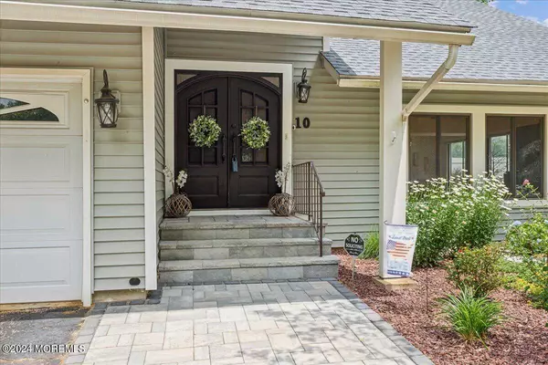 10 Hillside Road, Manalapan, NJ 07726