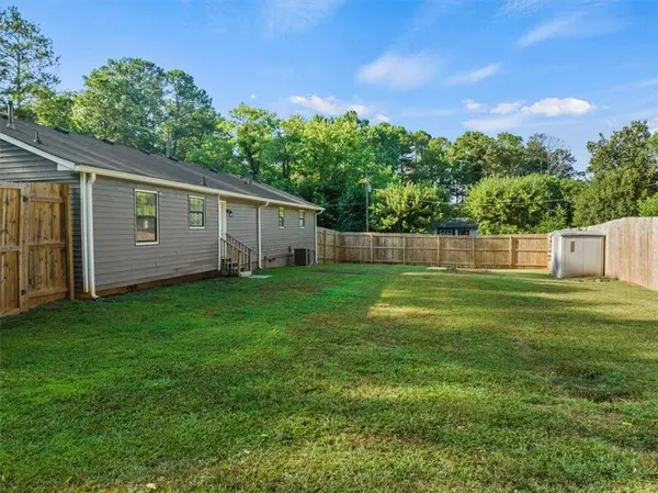 2795 Frank LN, Douglasville, GA 30135