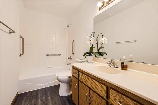 16345 Godson DR, Lakeville, MN 55044