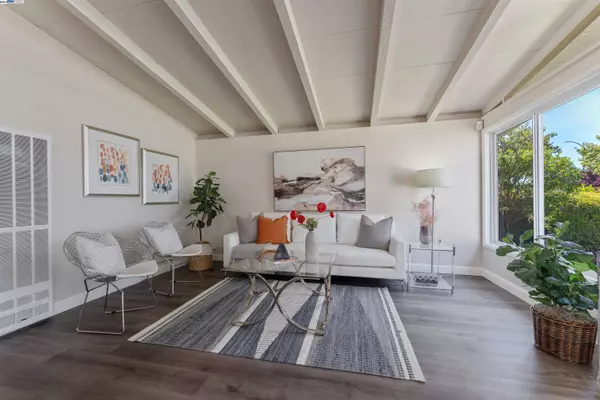 694 Lakewood Drive, Sunnyvale, CA 94089