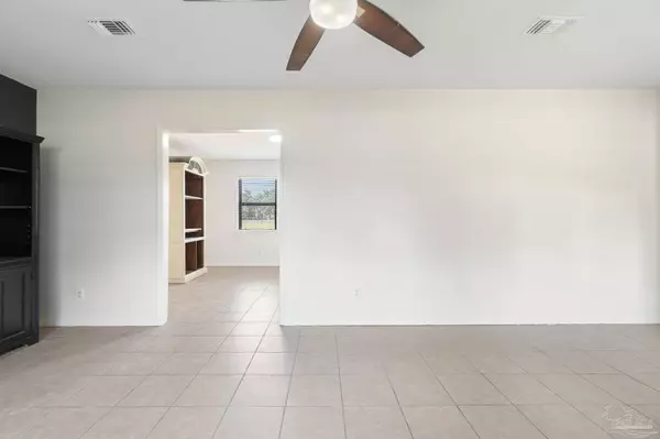 5724 Sunflower Ave, Milton, FL 32570